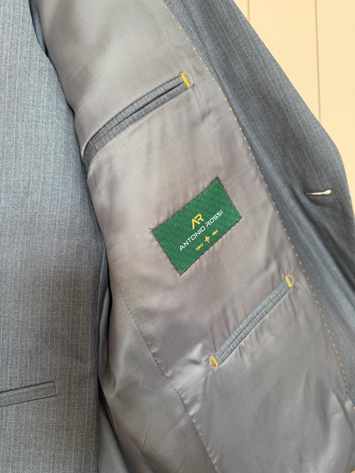 Костюм мужской тройка