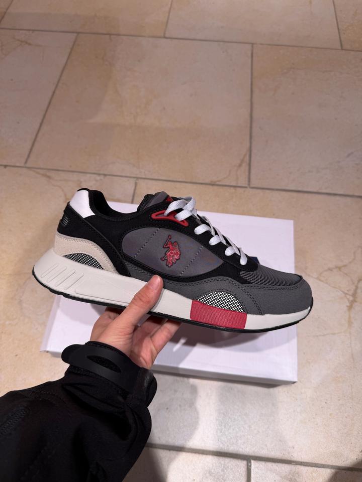 Мужские кроссовки