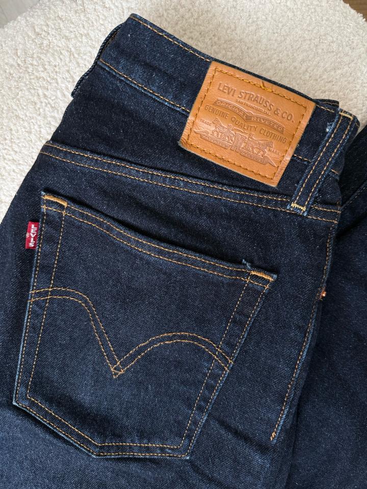 Джинсы Levi’s Ribcage Straight