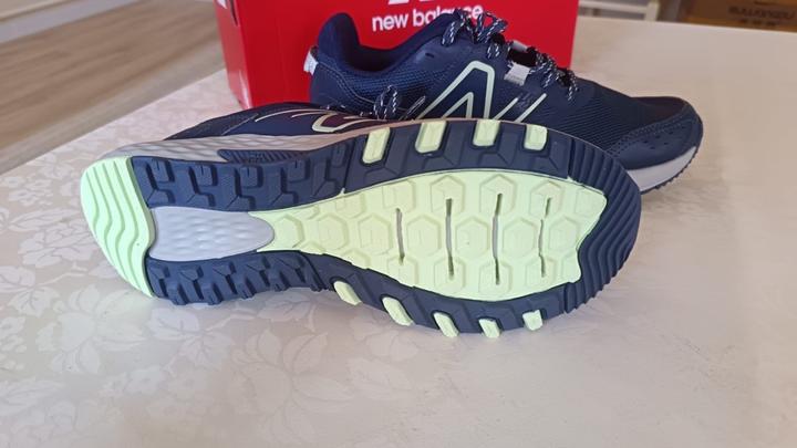 Синние кроссовки New Balance 410 v8