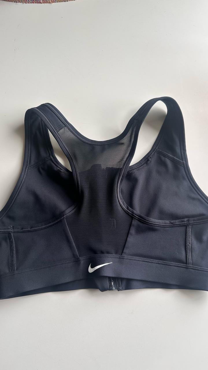 Топ спортивный Nike