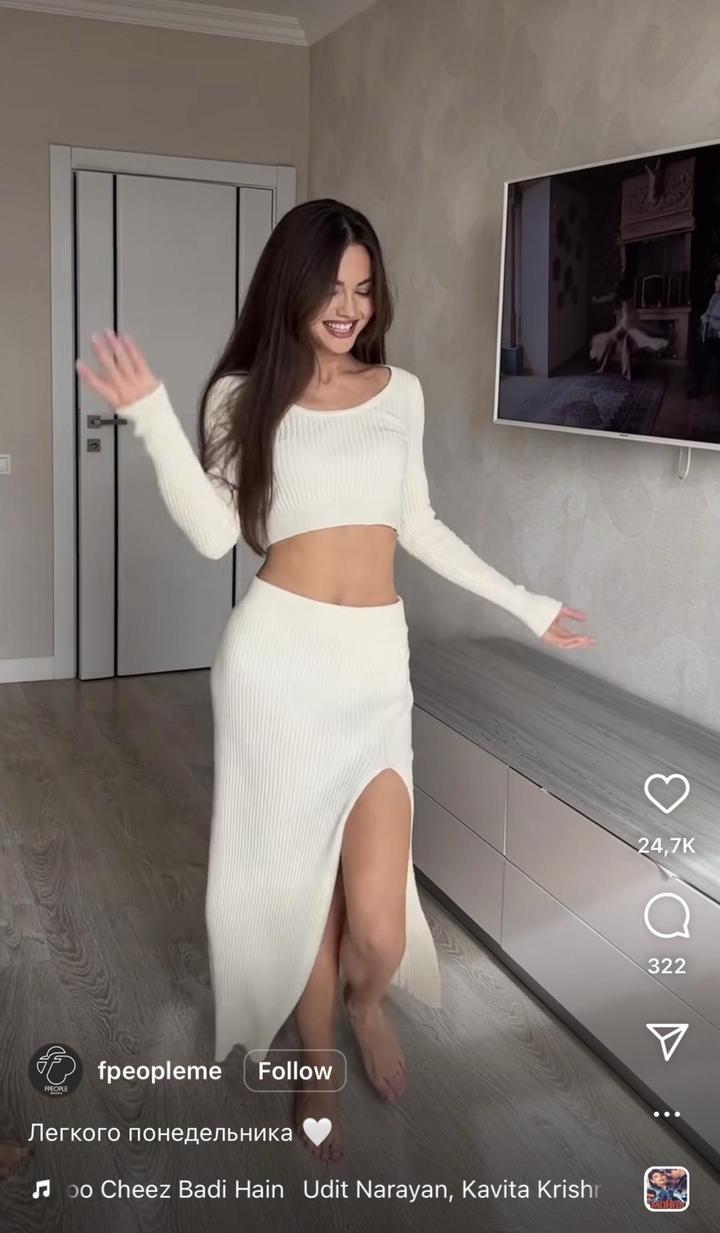 Трикотажный костюм топ и юбка