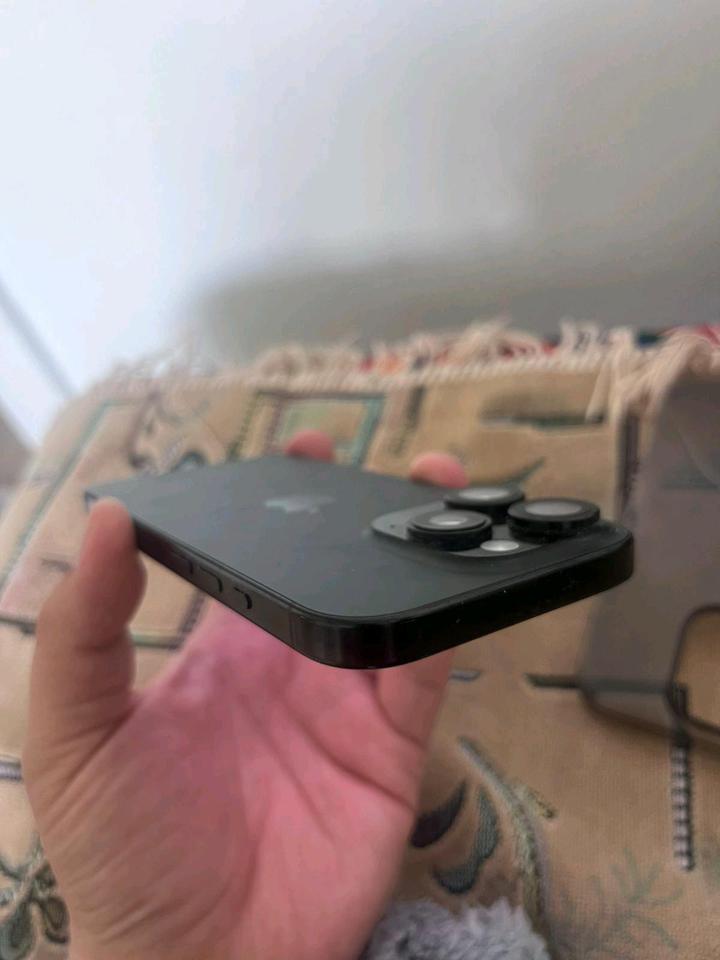 IPhone 15pro чёрный 256 гб