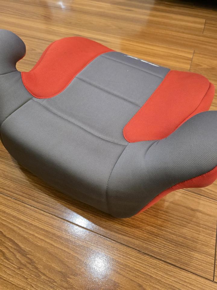 Детское автомобильное сиденье