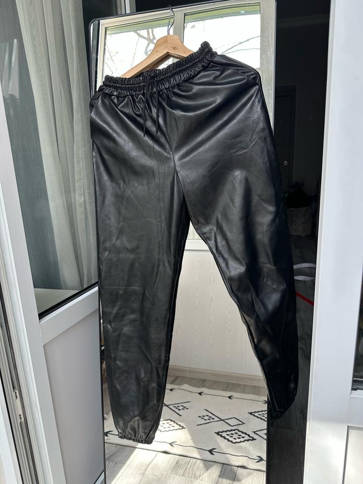 Черные штаны под кожу