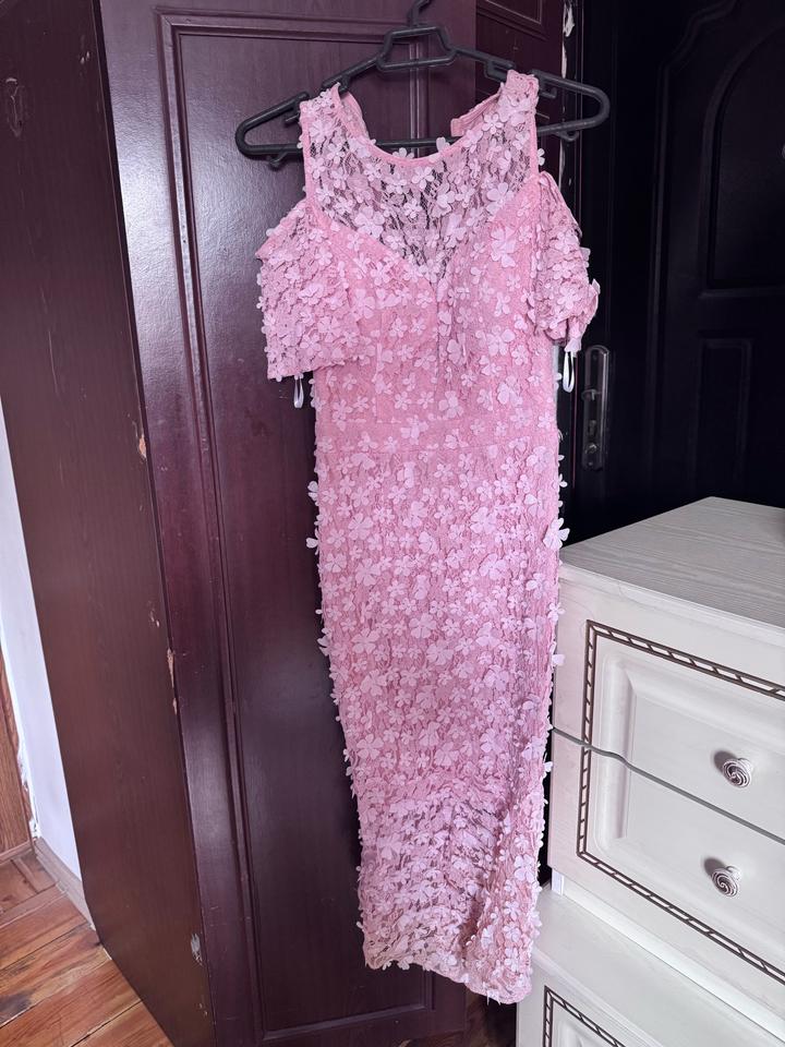 Продам платье очень красивая