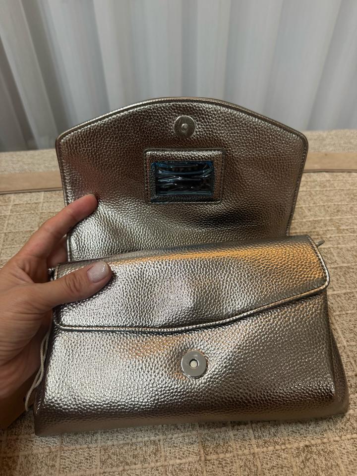 Клатч серебристый