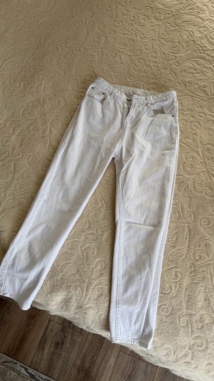 Белые джинсы