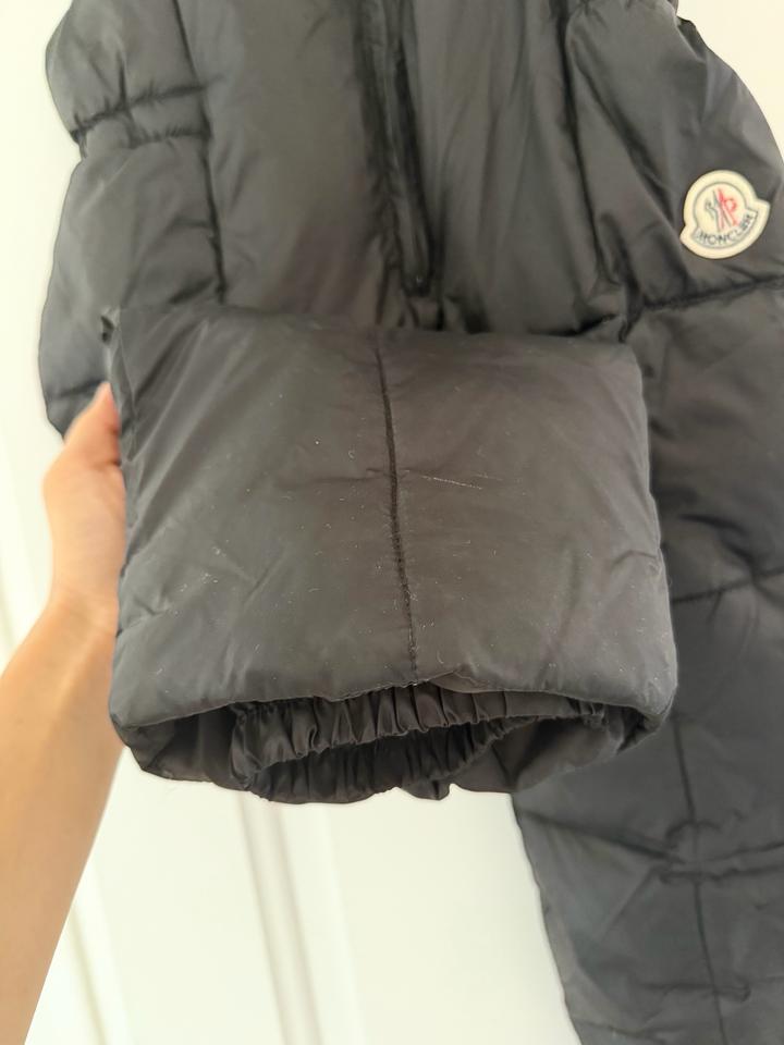 Зимний пуховый комбинезон moncler