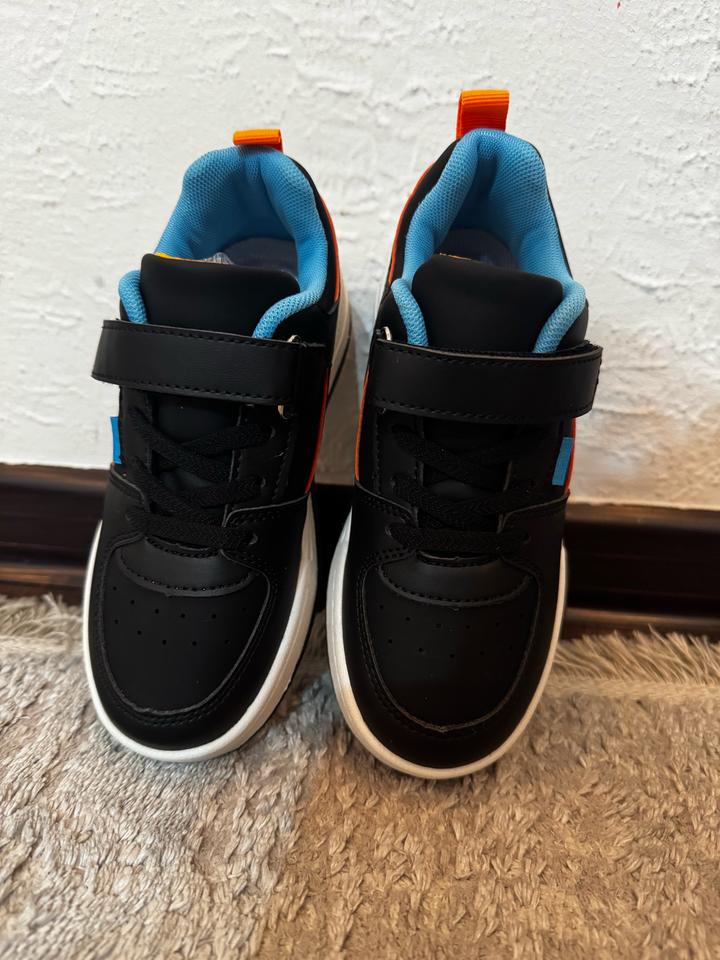 Кроссовки на липучке