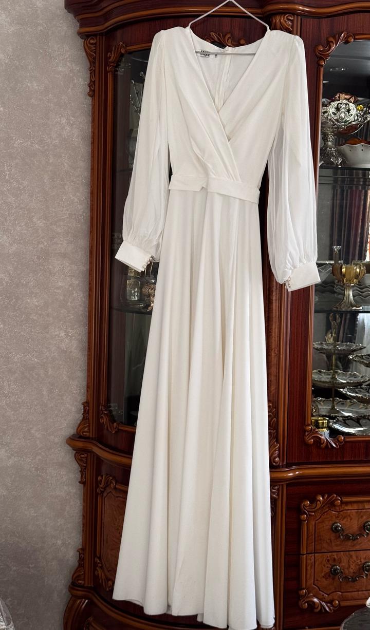 Очень нежное белое платье