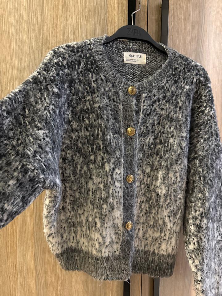 Серый джемпер