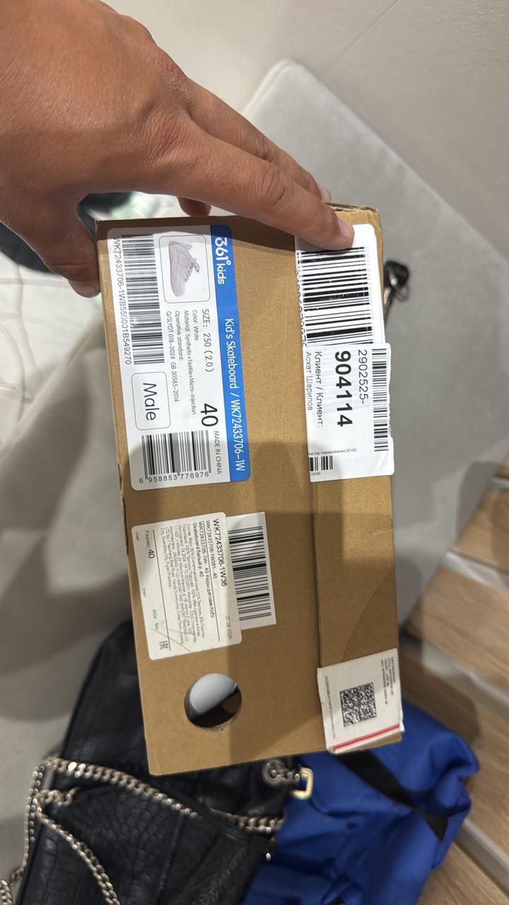 Новая. белые кеды . Осень весна.