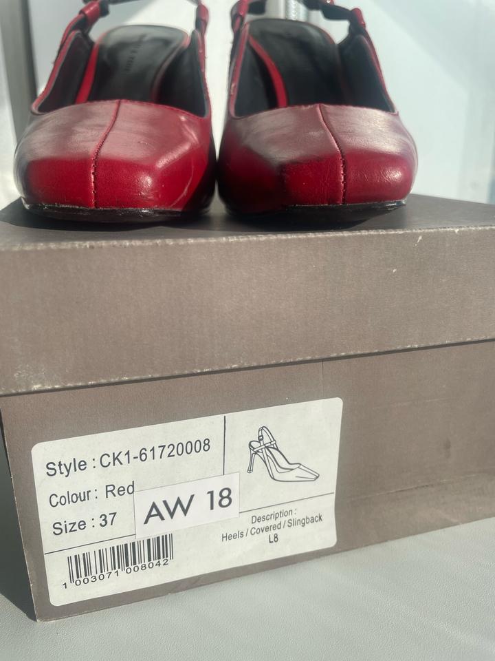 Туфли красные Charles & Keith