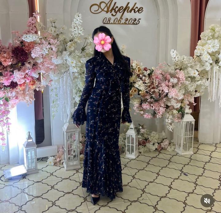 Темно синий платье