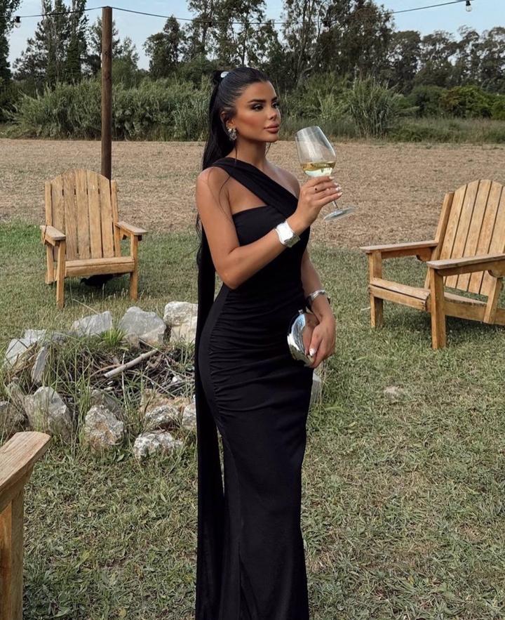 Черное платье