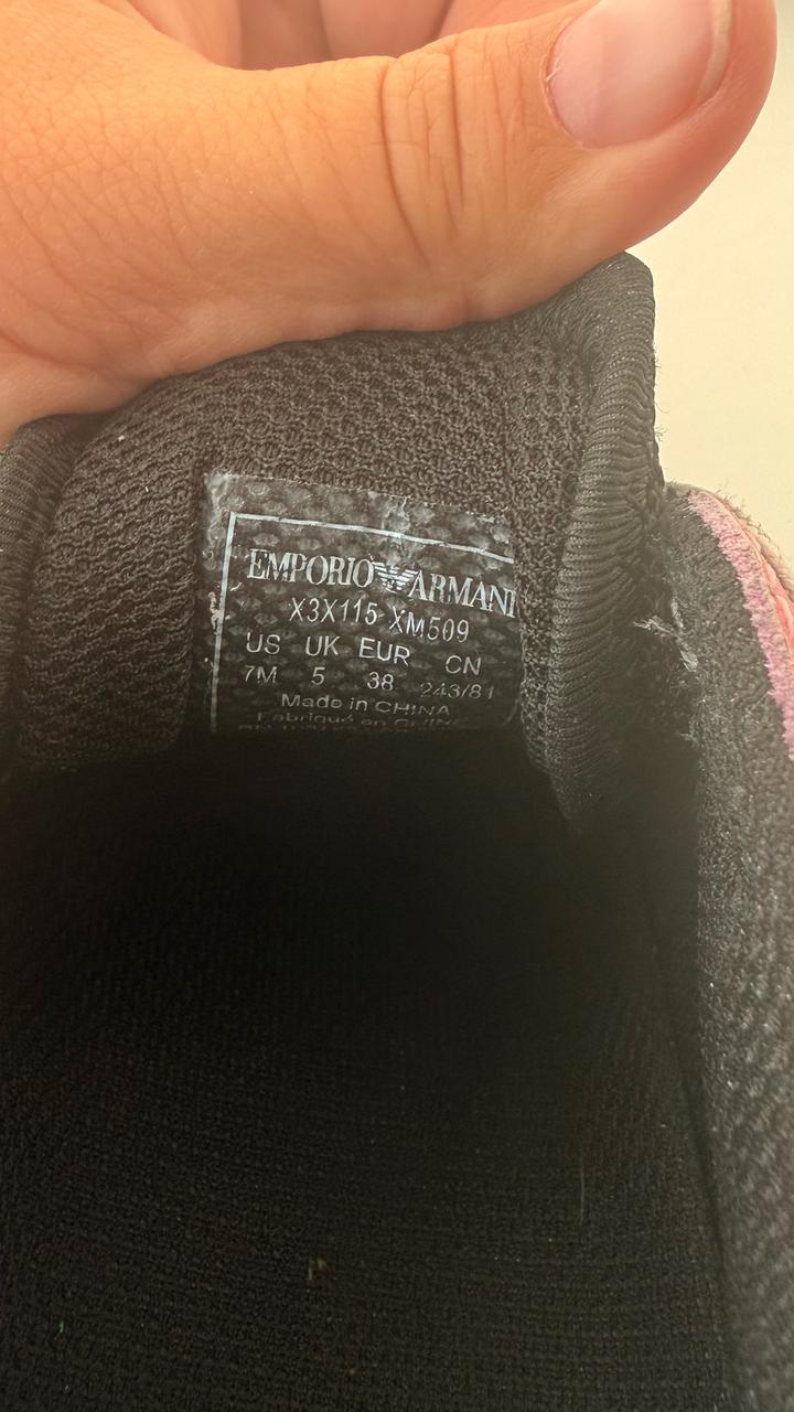 Продам кроссовки Armani