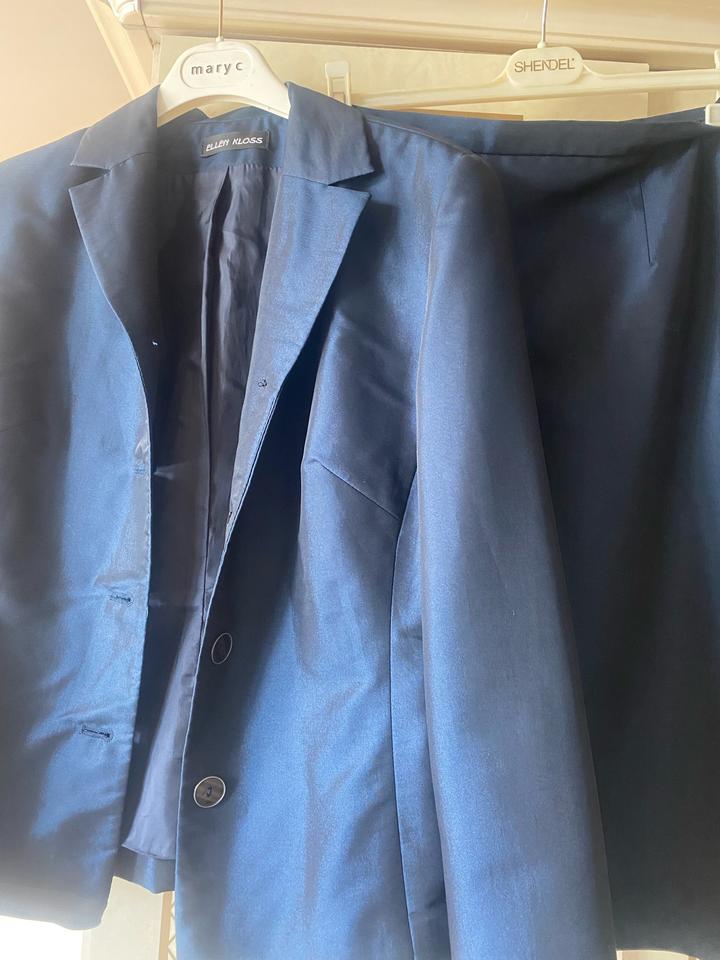 Костюм женский