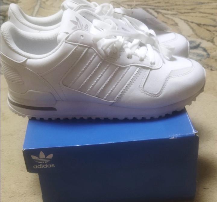 Adidas Originals ZX 700 оригинал новые 39,5