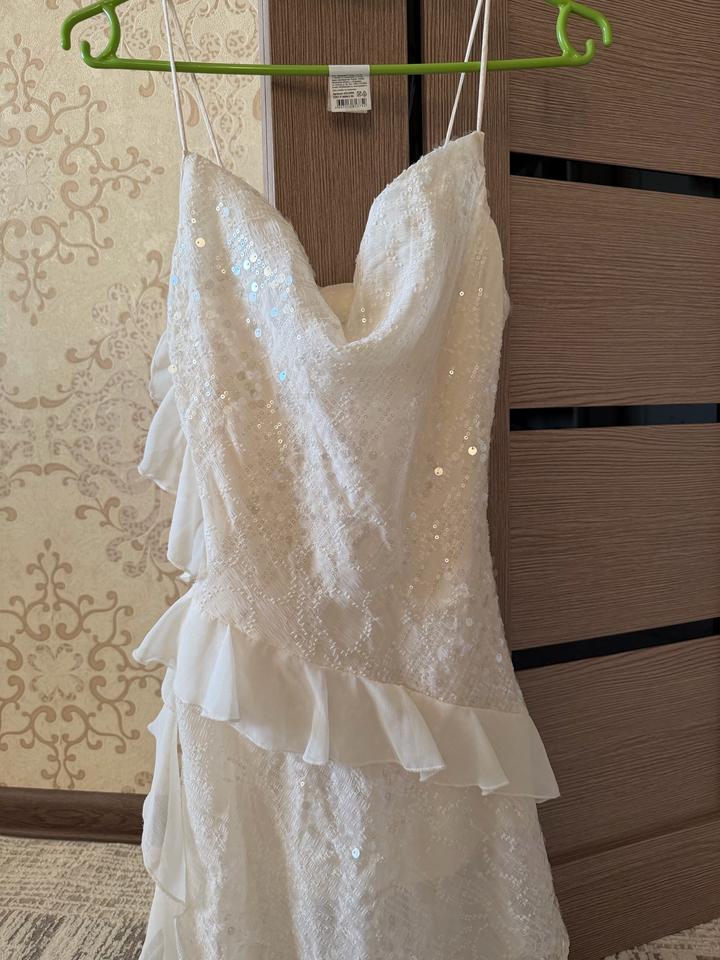 Белое платье с паетками Zara