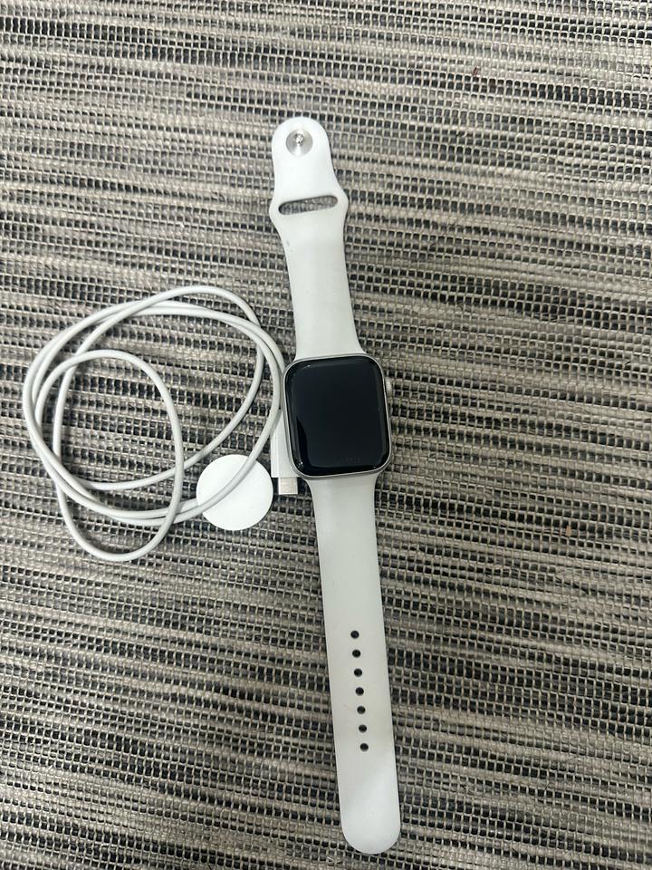 Apple watch se 44