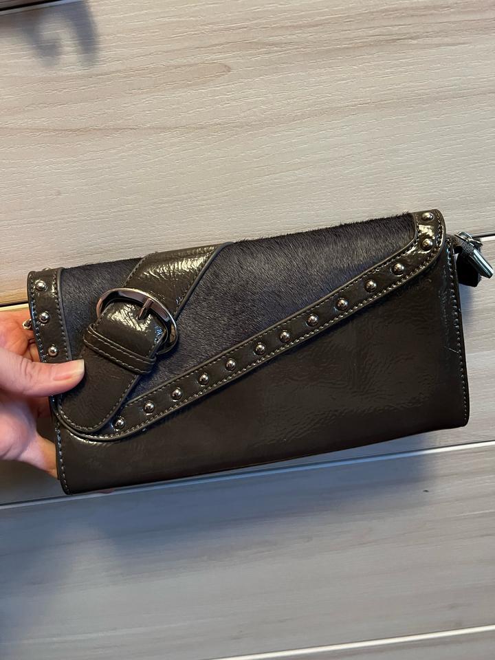 Серый клатч Mango