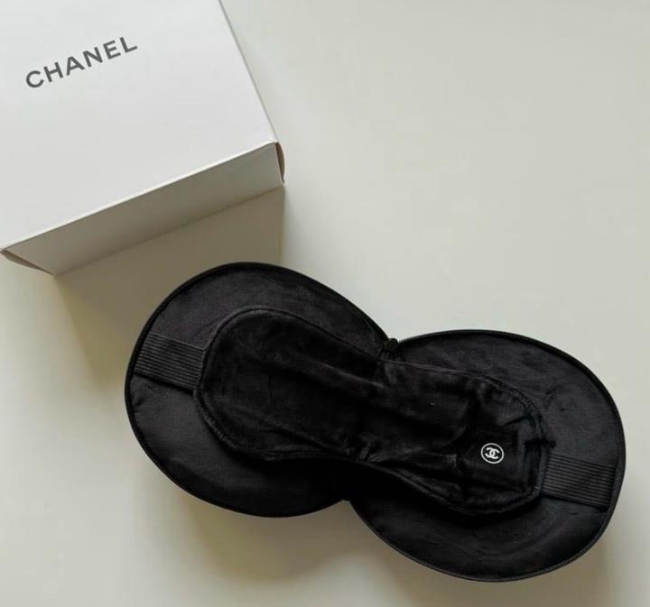 Дорожная подушка и маска для сна Chanel Beauty
