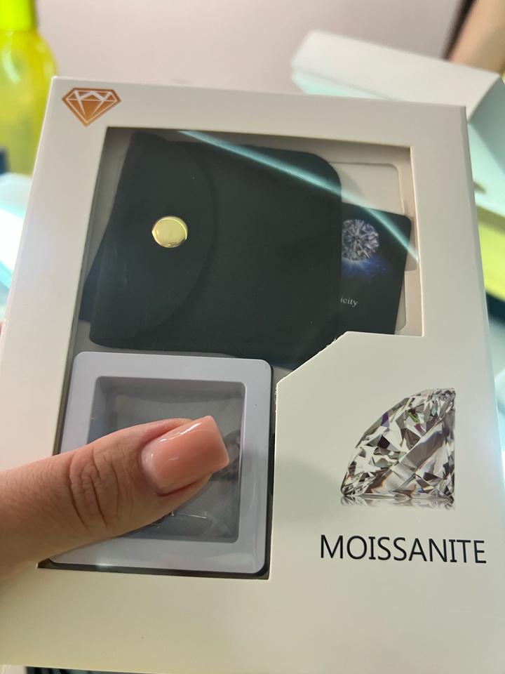 Серьги муссаниты