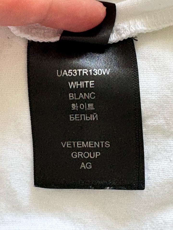 белая футболка Vetements