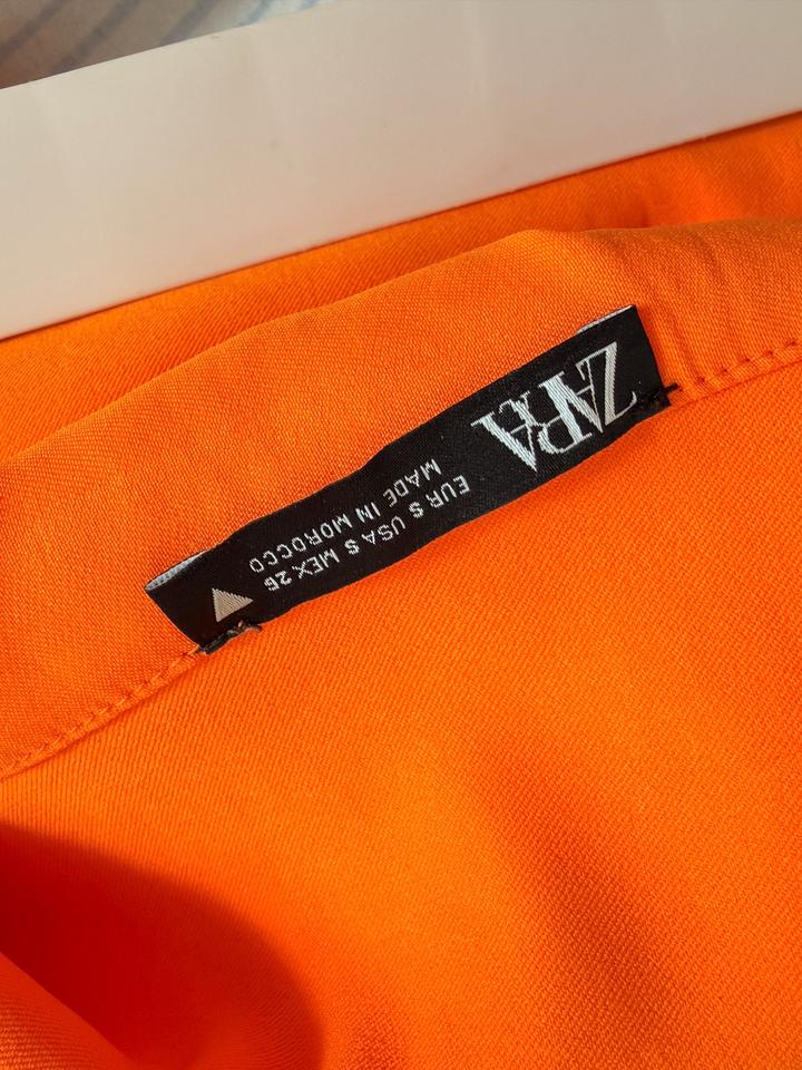 Яркое платье-бандо Zara