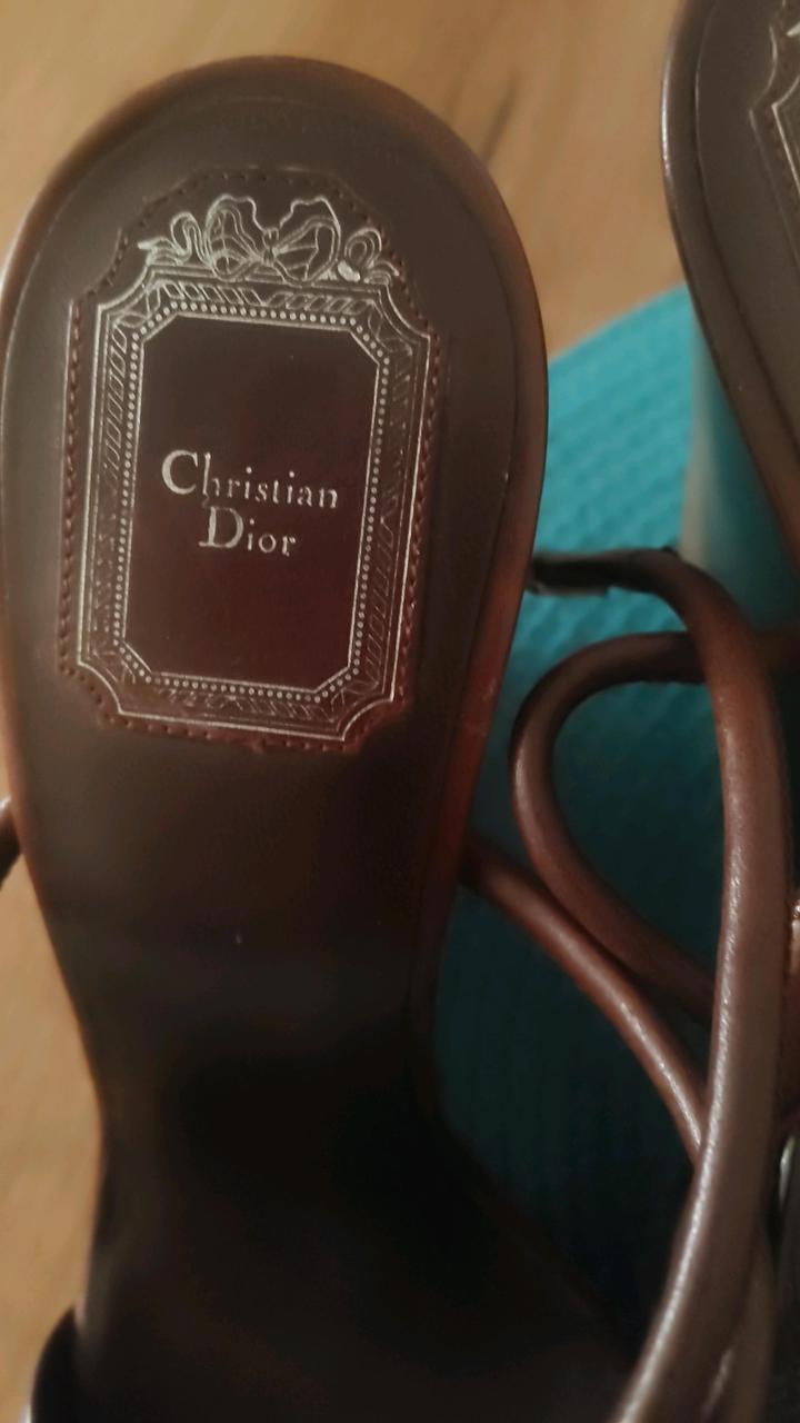 Это винтажные босоножки Christian Dior.