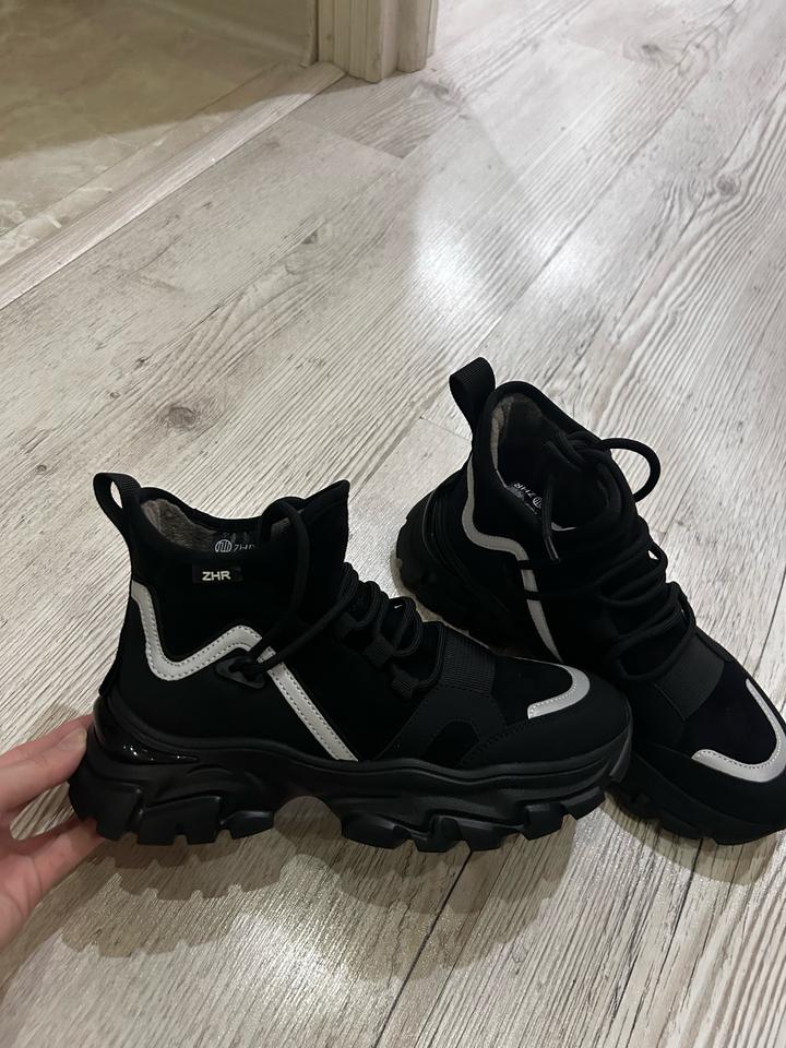 Кросовки женские