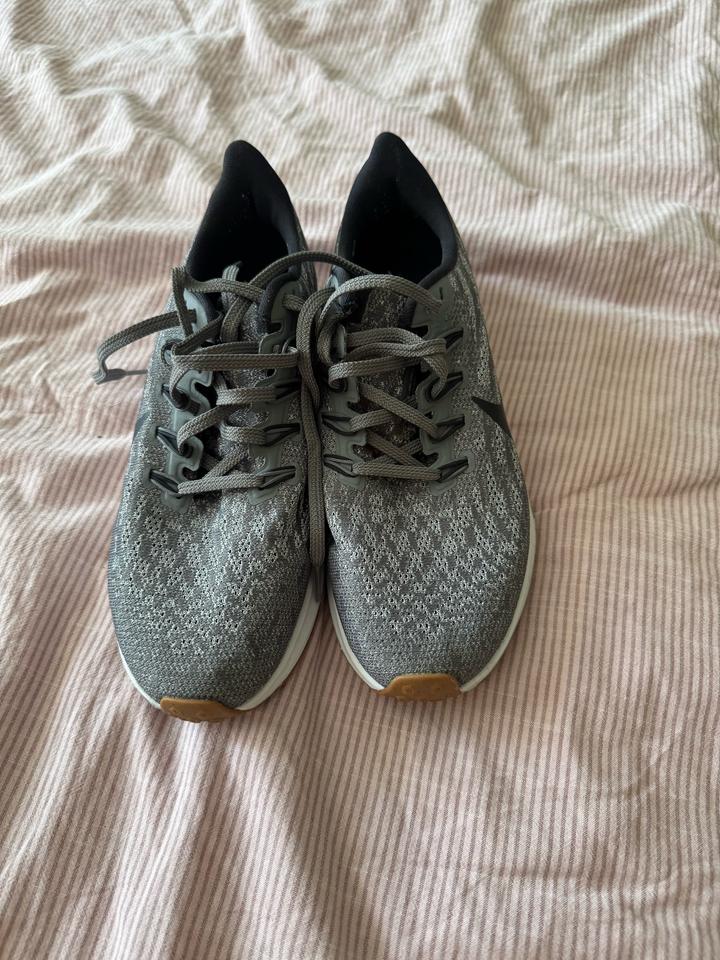 Кроссовки найки Пегасы ,новые