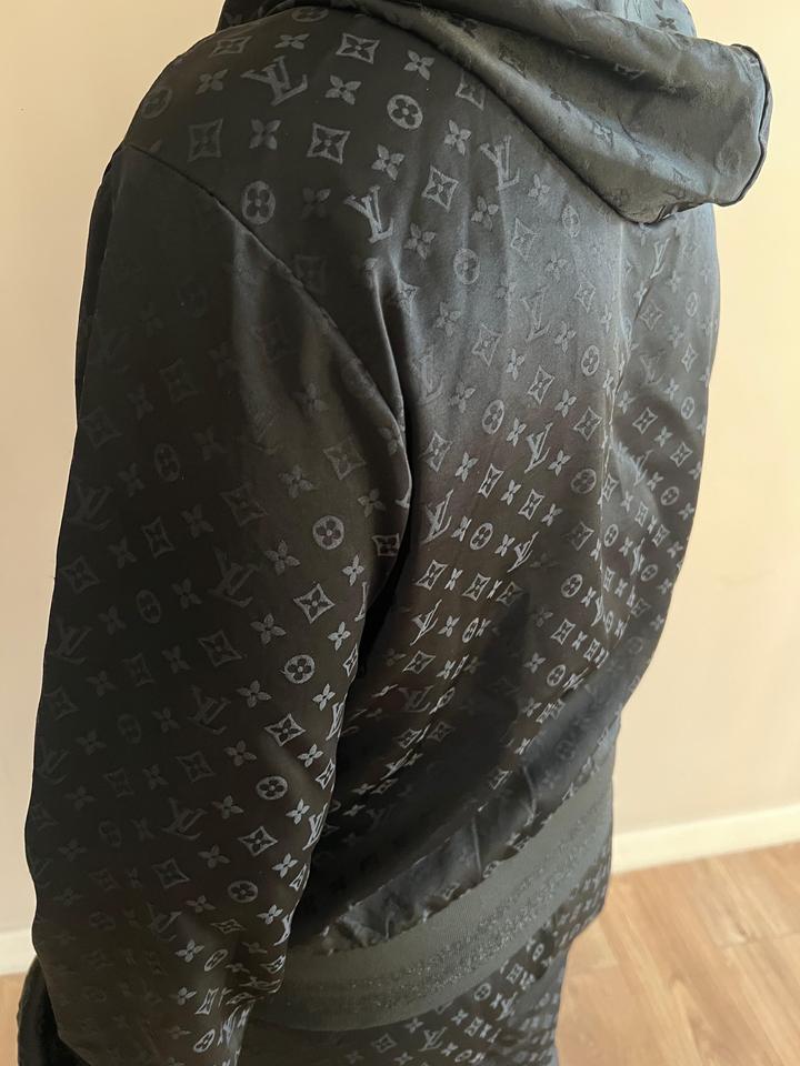 Продаю спорт костюм LV