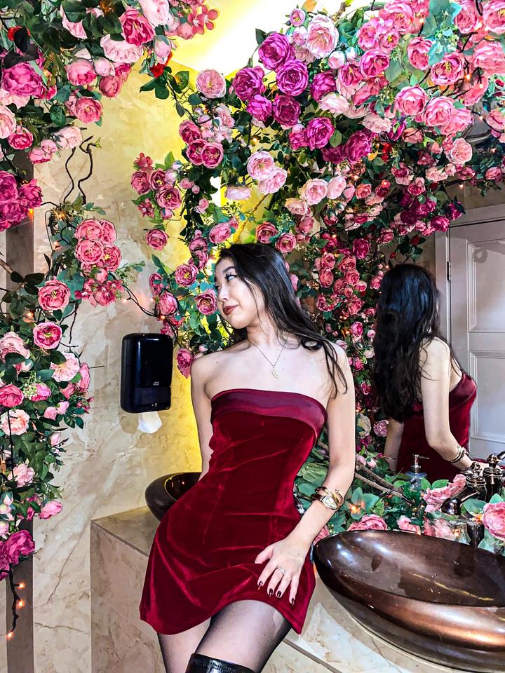 Бархатное красное платье