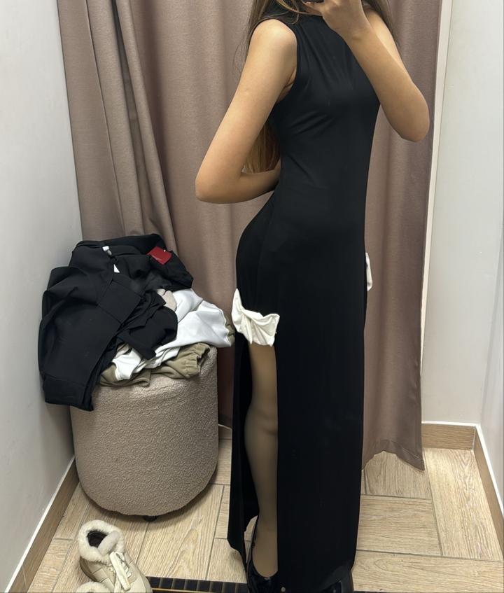 Платье с разрезом