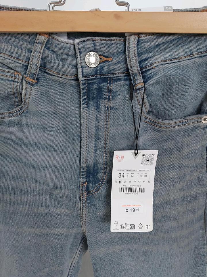 Джинсы Zara