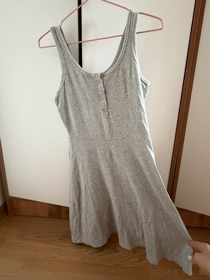 Серое мини платье GAP