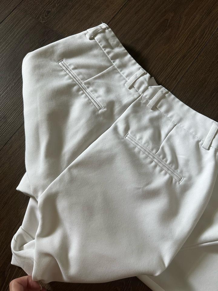 Белые брюки Stradivarius