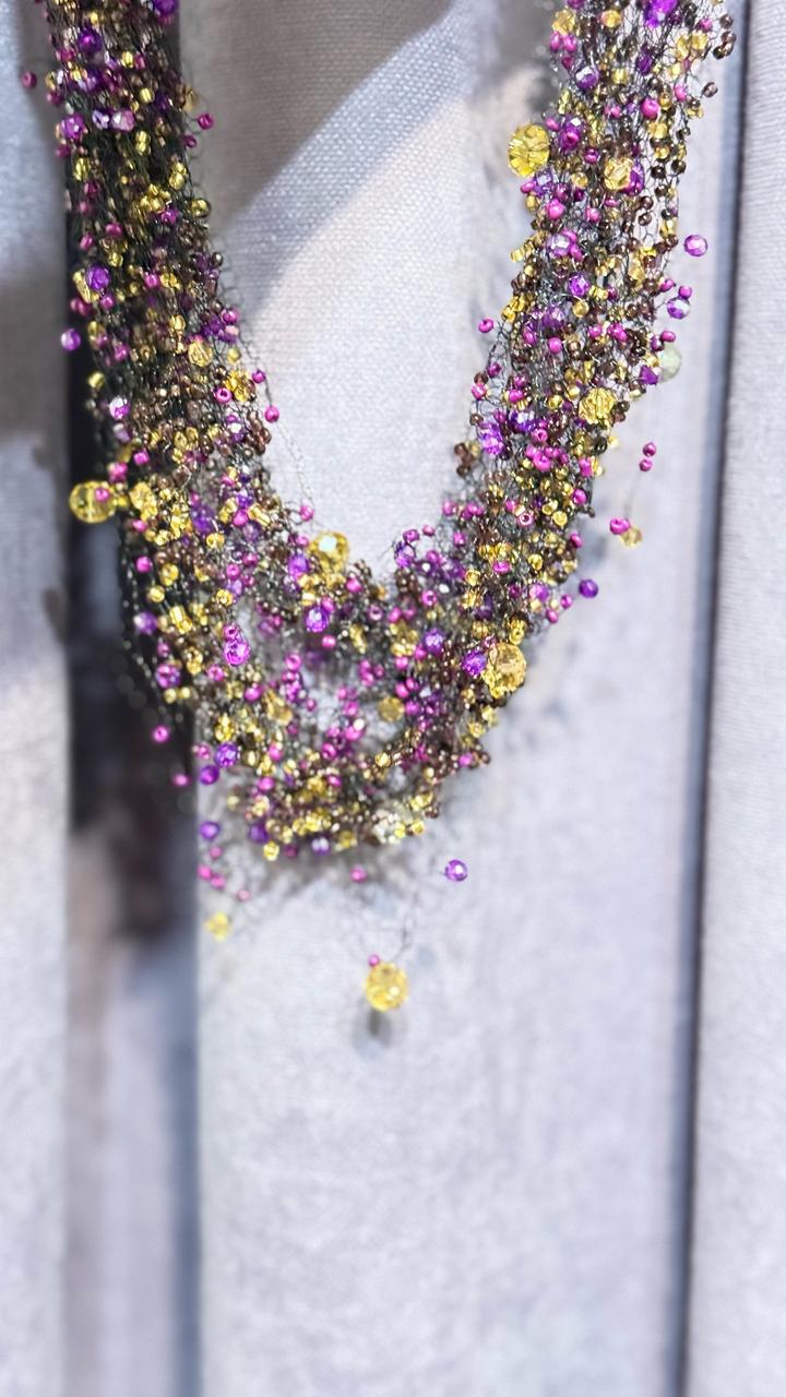 Колье из кристаллы и бисера ручной работы цвет аметист