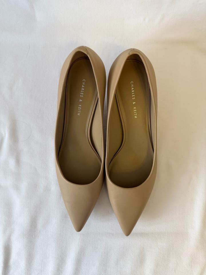 Туфли лодочки Charles and Keith