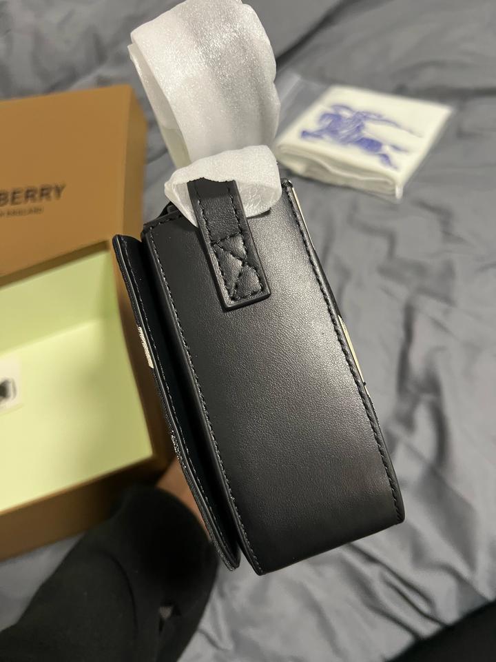 Burberry та самая сумка