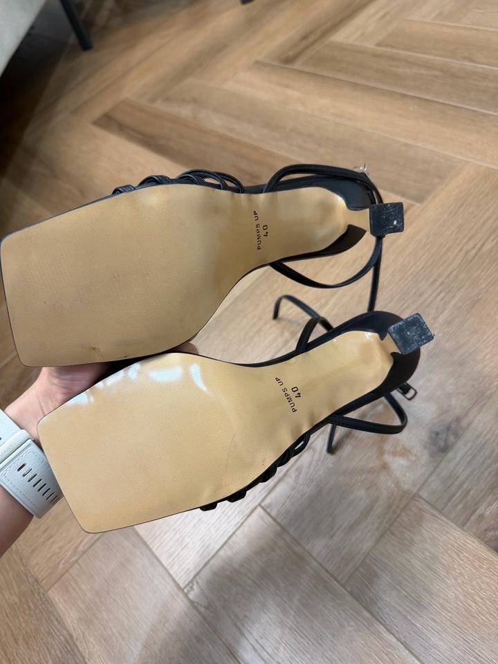 Черные босоножки 40размер НОВАЯ