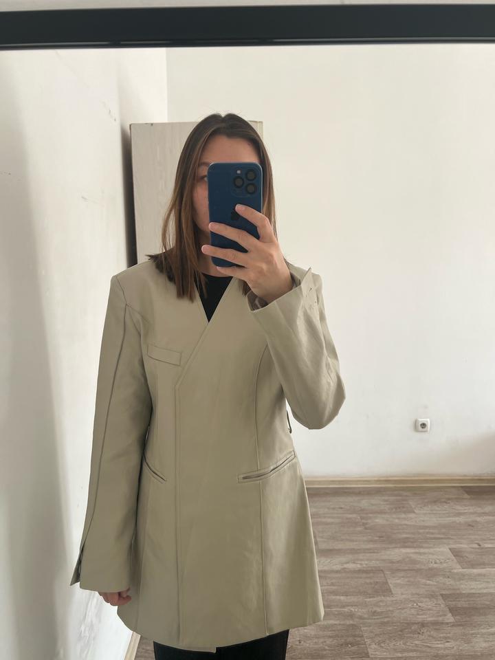 Кожанка бежевая