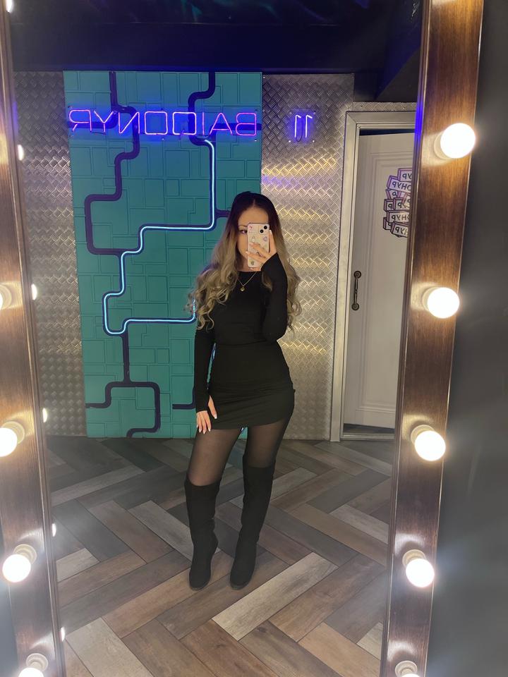 Женское черное платье облегающее