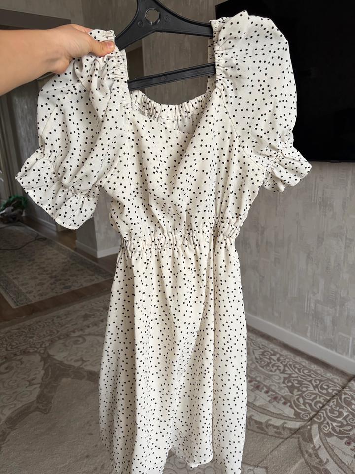 Белое летнее платье в горошек S-M