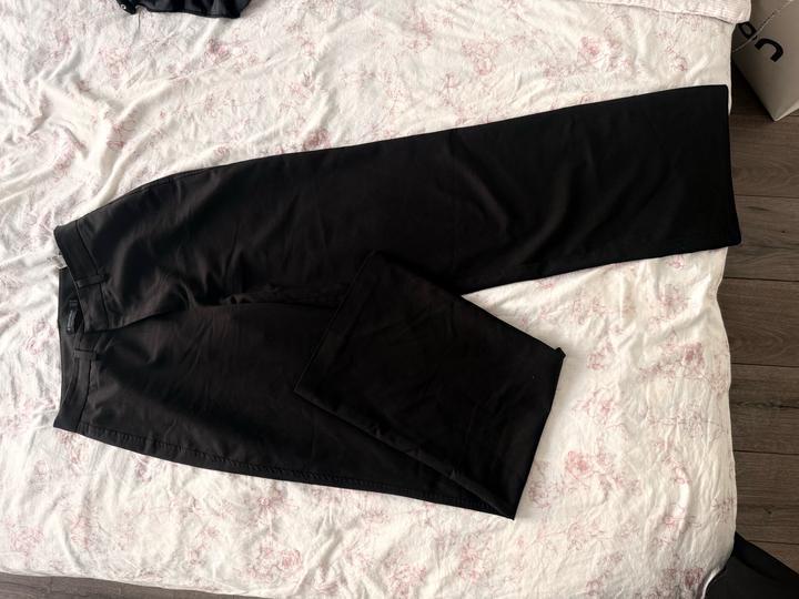 Черные брюки Stradivarius