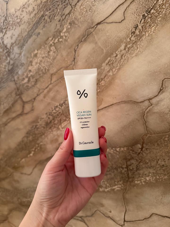 Солнцезащитный крем Dr.Ceuracle Cica Regen Vegan Sun SPF50+
