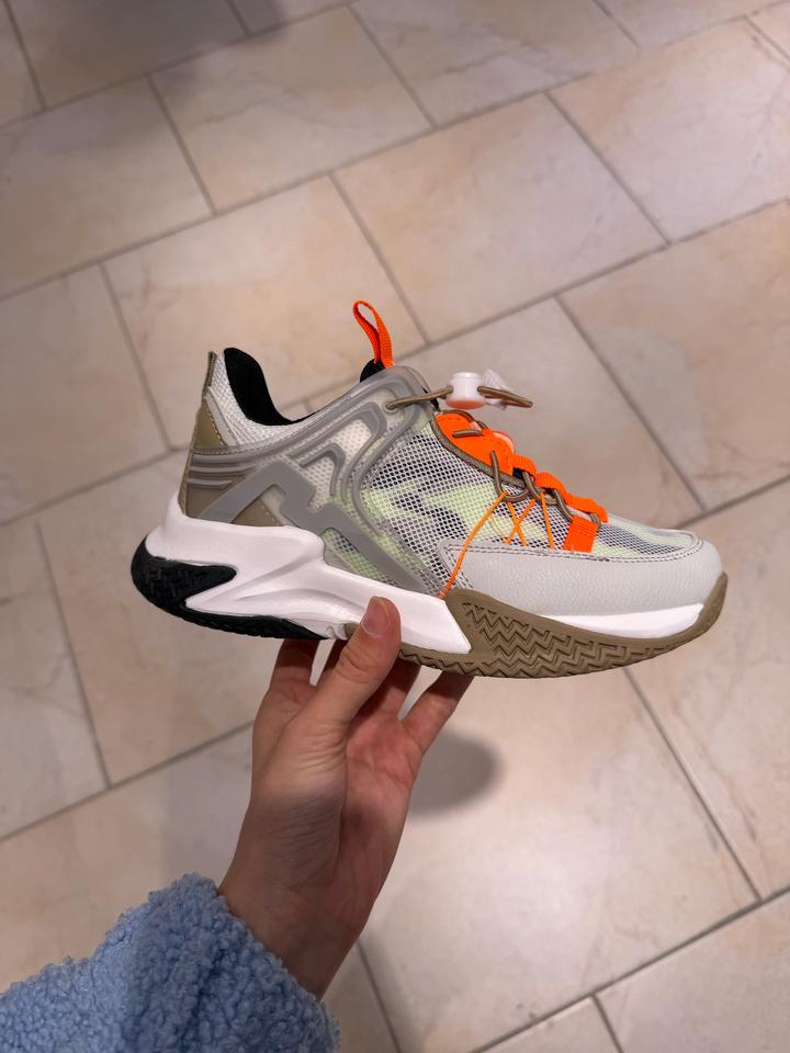 Детские кроссовки