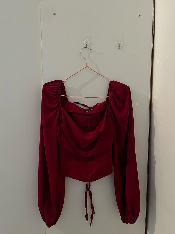 Красная кофта и как корсет